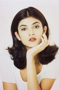 sush 1994 90s Bollywood Actress Fashion, Sonali Bendre 90s Outfits, Aishwarya In 90s, 90s Bollywood Actress Makeup, Rambha Actress 90s, Miss Universe 1994, Sushmita Sen, 90s Bollywood Aesthetic, 90s Haircuts