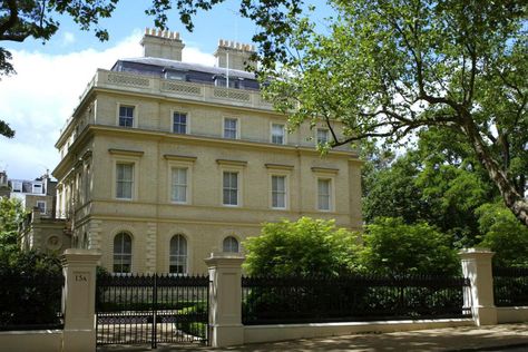 Mansion In London, Mansions In London, London Mansion Aesthetic, Rich London Houses, Kensington Palace Interior, Kensington Mansion, Kensington Palace Floor Plan, Zen Garden Backyard, Kensington Palace Gardens Mansions