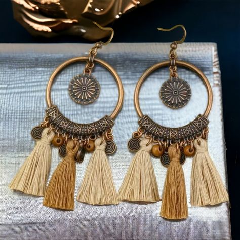 Round Copper Charms Boho Style Tassel Earrings Trendy Summer Jewelry, Summer Beach Style, Beach Vacation Style, Vacation Jewelry, Vacation Fashion, Earrings Beach, Boho Chic Earrings, Vacation Accessories, Summer Fashion Beach