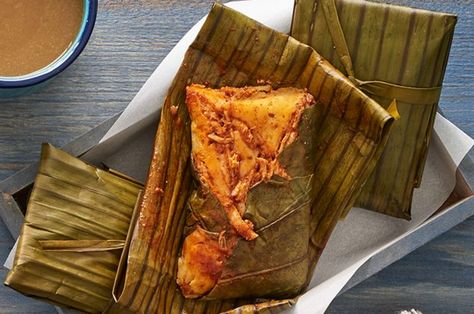 Tamales de carne de cerdo en hoja de plátano How To Reheat Tamales, Authentic Mexican Recipes, Vegetable Appetizers, Baked Dinner Recipes, Tamale Recipe, Healthy Meat Recipes, Mexico Food, Baked Dinner, Meat Appetizers