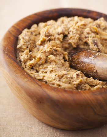 A classic Ashkenazi Jewish recipe for Vegetarian Chopped Liver made with green beans, peas, sauteed onions, hard boiled eggs, and walnuts. Vegetarian Pate, Chicken Liver Pate Recipe, Liver Pate, Chopped Liver, Liver And Onions, Chicken Liver Pate, Liver Recipes, Chicken Liver, Baking Science