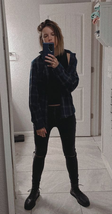 Lesbian Flannel, Masc Aesthetic, Character Closet, Masc Outfit, Masc Fashion, Masc Outfits, 2024 Aesthetic, Outfit Vintage, Aesthetic Board