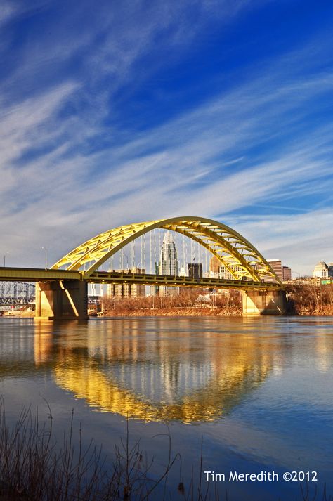 Daniel Carter Beard ("Big Mac") Bridge over the Ohio River, seen from Newport, Kentucky. Early morning January 2012 Amazing Bridges, Newport Ky, Newport Kentucky, Cincinnati Skyline, Kentucky Travel, Downtown Cincinnati, Pittsburgh City, Bridgetown, My Old Kentucky Home