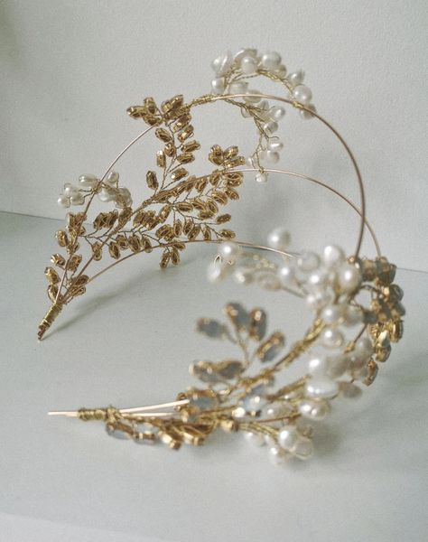 PERSEPHONE Opal Pearl Bridal Headpiece - Etsy Pearl Bridal Headpiece, Crystal Headpiece, Pearl Bridal, Gcse Art, Flower Crowns, Jewellery Ideas, Sparkle Earrings, Bridal Headpiece, Hair Fashion