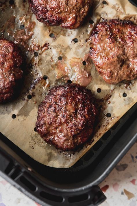 These air fryer burgers are the juiciest and easiest burgers you'll ever have! They're made from scratch but still take less than 15 minutes to make. Burgers In Air Fryer, Freezer Desserts Recipes, Air Fryer Burgers, Unbound Wellness, Easy Burgers, Breakfast Appetizers, Paleo Beef, Healthy Recipe Videos, Made From Scratch