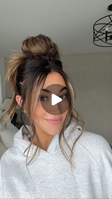 MADISON QUINN on Instagram: "You guys know I live for a messy hairstyle so all praise to @delaneychilds for this super easy & fool proof messy bun! Got lots of requests to save this one so I thought it needed a permanent spot on the feed 🫶🏽" Messy Updo Casual, High Messy Bun Updo, Messy Bun Tutorial For Medium Hair, Easy Messy Buns For Long Hair, Messy Bun With Bangs, Easy Messy Hairstyles, Messy Hair Up, Cute Messy Hairstyles, Messy Ponytail Hairstyles