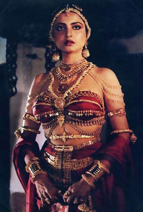 Rekha in Utsav Rekha Actress, Bollywood Retro, Retro Bollywood, Vintage India, Indian Woman, Vintage Bollywood, Indian Aesthetic, Indian Movies, Indian Bollywood