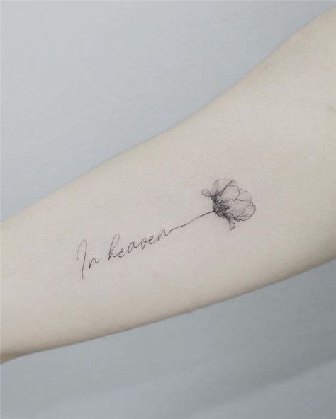 Cute Flower Tattoos For Women, Cute Flower Tattoos, Flower Tattoos For Women, Rose Flower Tattoos, Couple Tattoos Unique, Small Quote Tattoos, Shape Tattoo, Small Flower Tattoos, Small Wrist Tattoos