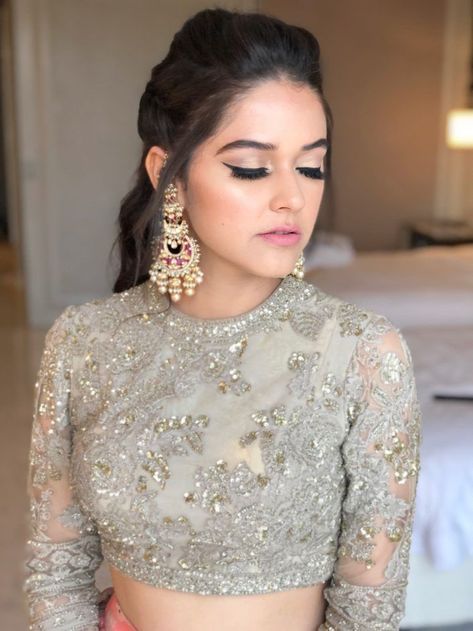 20 Best Party Makeup Looks For Sister of the Bride or Groom! | WedMeGood Indian Makeup Looks, Hairstyles Bride, Party Make-up, Indian Wedding Makeup, Indian Bride Makeup, Party Makeup Looks, Hairstyles Indian, Makeup Party, Bride Sister