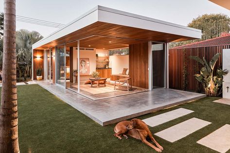 4 Beautifully Designed ADU Projects From Around The World — New Avenue Homes Small Pool Cabana, Granny Pods, Backyard Studio, Pool Cabana, Mid Century Architecture, Tropical House, Granny Flat, Roof Top, Garden House