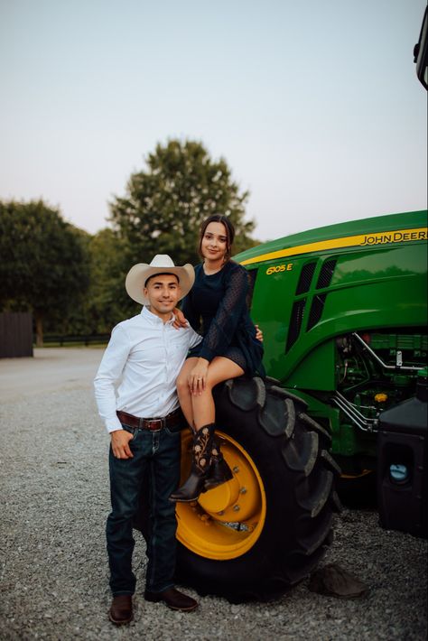 Tractor Family Pictures, Farmer Couple, Tractor Photography, Engagement Picnic, Farm Family Pictures, Picnic Photos, Couple Senior Pictures, Country Couple Pictures, Country Engagement Pictures