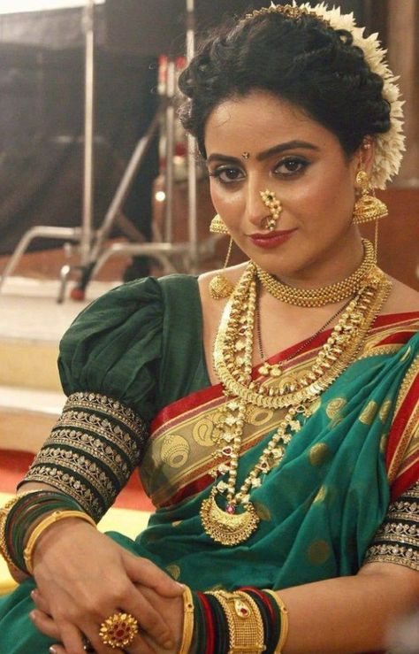 Aishwarya Sharma Ghkkpm, Kolhapuri Saaj, Marathi Nath, Rice Ceremony, Nauvari Saree, Indian Bridal Photos, Classy Gowns, Indian Fashion Saree, Simple Blouse Designs