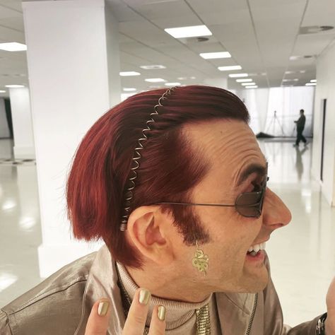 david tennant bts good omens behind the scenes crowley michael sheen aziraphale John Barrowman, David Michael, Good Omens Book, Michael Sheen, Good Omens, Drawing Stuff, Neil Gaiman, Book Stuff, Dr Who