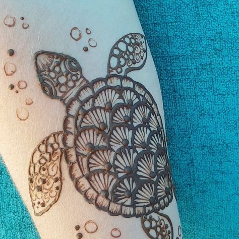 Beachy Henna, Animal Henna Designs, Tattoos Turtle, Turtle Henna, Cute Henna Designs, Tattoos Hand, Cute Henna Tattoos, Henna Style Tattoos, Jagua Henna