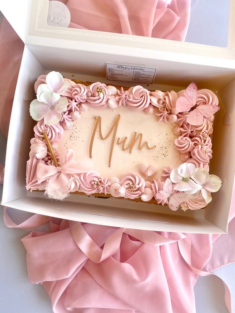 Mothers Day Sheet Cake Designs, Tray Cake Decorating Ideas, Mothers Day Sheet Cake, Pink Sheet Cake, Pink Party Cake, Square Birthday Cake, Baby Shower Sheet Cakes, Slab Cake, Mothers Day Desserts