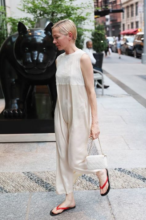 Michelle Williams' Flip-Flops Are Surprisingly Fashion Forward Michelle Williams Style, Cream Jumpsuit, Party In New York, Breezy Outfit, Off Duty Outfits, New York City Photos, Michelle Williams, Celebrity Trends, Fashion Event