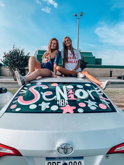 car paint Car Painting Ideas, Senior Cars, Senior Signs, Car Window Paint, Senior Year Diy, Decorating Car, Senior Year Things, Senior Year Fun, Window Paint