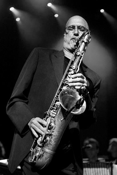 Michael Brecker, Jazz Saxophonist, Jazz Players, Live Music Photography, Saxophones, Music Photographer, Jazz Artists, Cool Jazz, Blue Pictures