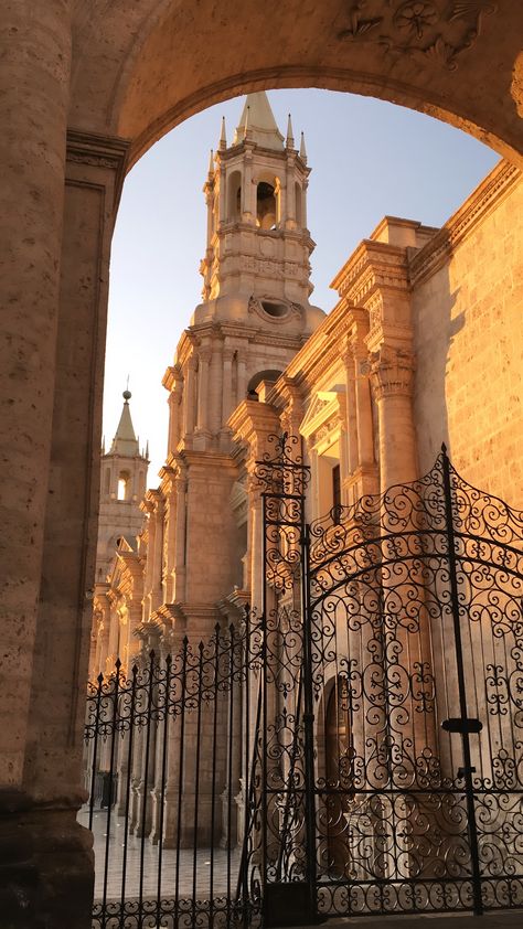 La belleza en un atardecer. Peru Travel, Lima Peru, Summer Wallpaper, Restaurant Design, Aesthetic Photo, Travel Bucket List, Peru, Travel Inspiration, Beautiful Places