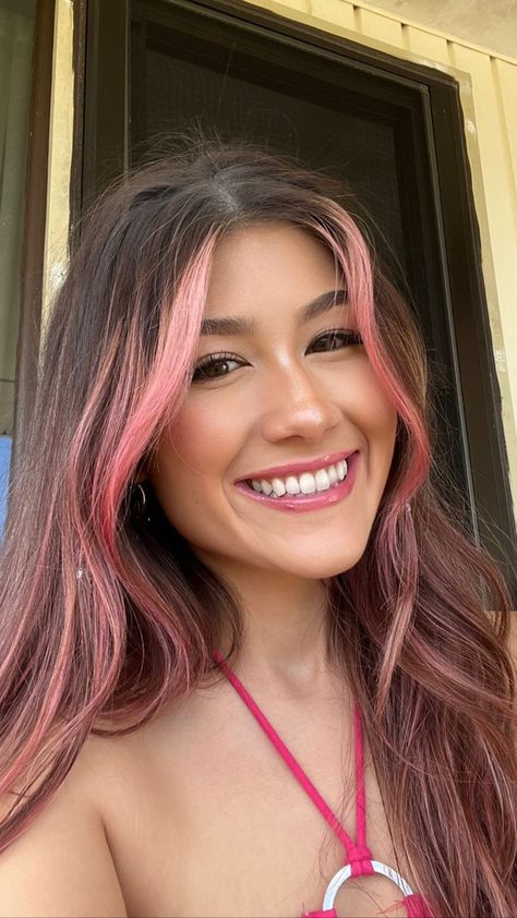 Brown To Pink Balayage, Brown And Pink Hair, Pink Hair Streaks, Pink Hair Highlights, Pink Balayage, Pink And Black Hair, How To Have Style, Rambut Brunette, Light Pink Hair