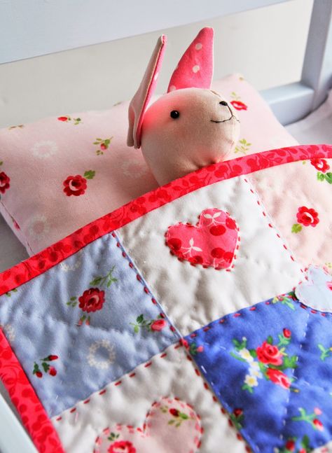 Helen Philipps: Sweet Things Doll Blankets, Hexagon Flowers, Kitty Quilt, Helen Phillips, Big Stitch Quilting, Spotty Dotty, Doll Suitcase, Box Hedging, Flowers Quilt