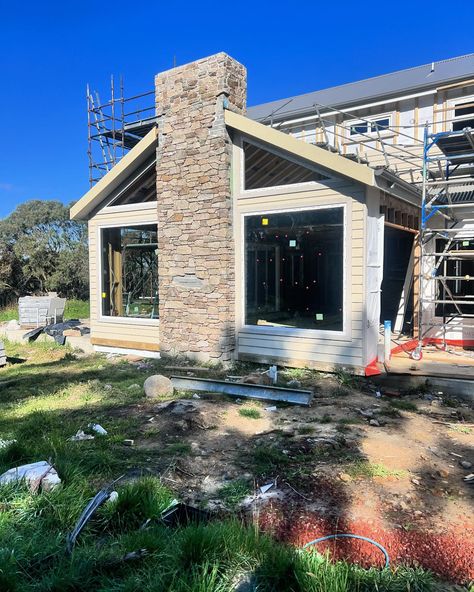 Enhancing outdoor spaces with stunning stonework! Take a look at the beautiful exterior stone on the fireplace chimney of our Red Hill South project! We’re thrilled to showcase the exterior stone on the fireplace in our Red Hill South project. This gorgeous stone adds a touch of sophistication and creates a striking focal point for the property’s exterior. Perfect for blending beauty and durability, this fireplace is a standout feature that enhances the overall aesthetic of the large propert... Chimneys Exterior, Fireplace Chimney, Large Property, Overall Aesthetic, 4 Season Room, Exterior Fireplace, Beautiful Exterior, Stone Chimney, Yoga Studio Design