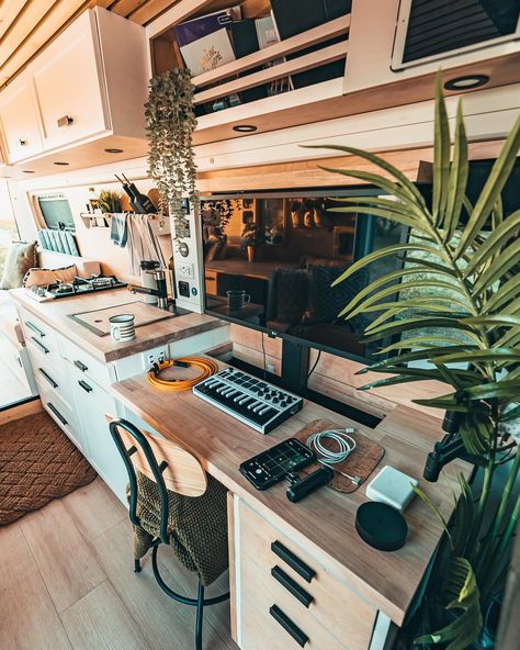 Caravan Office, Rv Office, Someone Sitting, Van Inspiration, Mobile Beauty Salon, 2023 Drawing, Kitchen Dinette, Caravan Ideas, Camper Interior Design