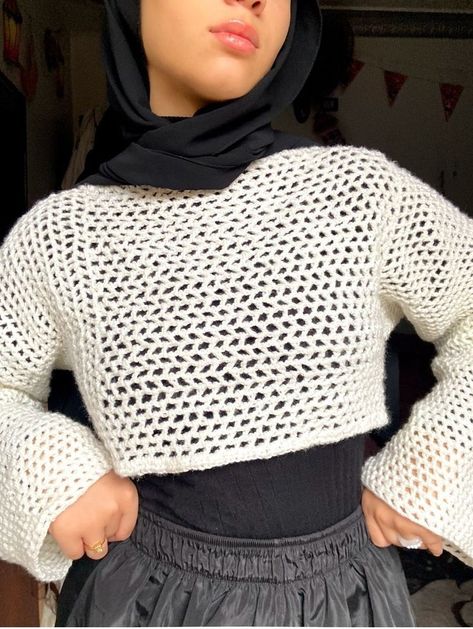 Mesh Top Hijab Outfit, Hijabi Crop Top Outfit, Hijabi Crochet Outfit, Crochet Tops Modest, Crochet Modest Top, Modest Crochet Clothes, Mesh Sweater Outfit, Modest Crochet Top, How To Style Crop Tops