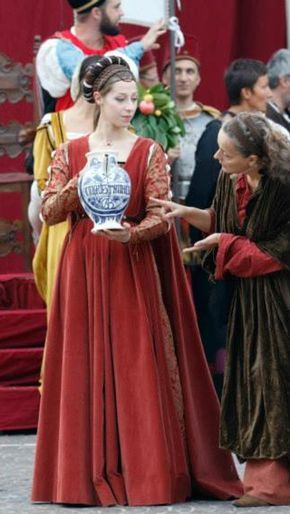 1400s Fashion, Italian Costume, Elizabethan Costume, Historical Gowns, Medieval Clothes, Italian Dress, European Dress, Medieval Costume, Period Outfit