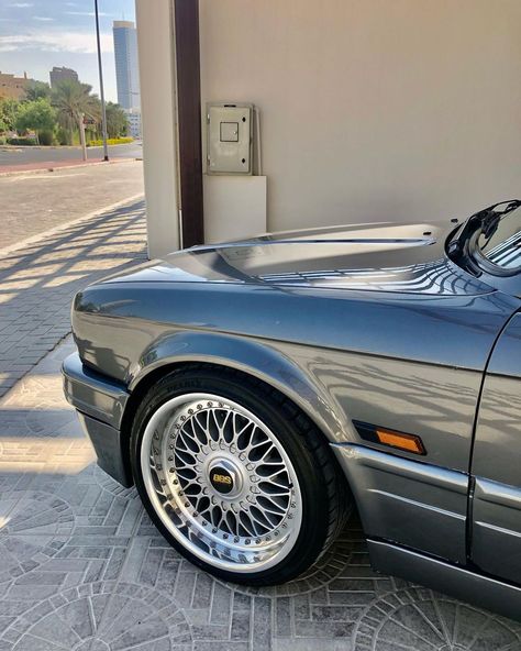 DUBAI • IRISH • CLASSIC BMW’s🔧 on Instagram: “Wheel Wednesday Goodness . . . . . . . . . . . . . . . . . #bavaria #property #e30bmw #space #mtech2 #palmjumeirah #BBS #fashionable…” Bmw Design, Classic Bmw, Bmw S, Bmw E30, Classy Cars, Bavaria, Cool Cars, Art Work, Classic Cars