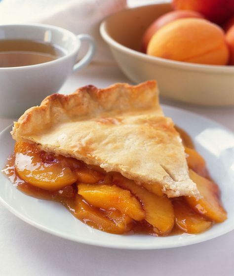 This dairy-free egg-free peach pie recipe is one of our favorite vegan pie recipes, prepared with fresh peaches and all vegan ingredients. Pie Peach, Peach Pie Recipe, Dole Recipes, Vegan Pies Recipes, Fresh Peach Recipes, Tarte Vegan, Vegan Peach, Peach Pie Recipes, Frozen Peaches