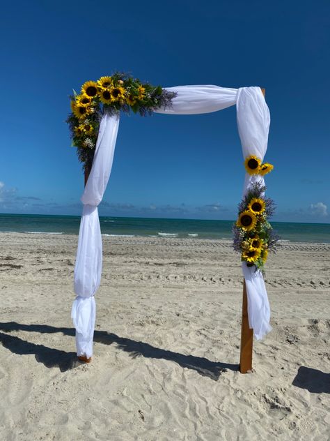 Sunflower wedding arch #sunflowerwedding #sunflowerdecor #sunflower #wedding #weddingarch #beachwedding Sunflower Beach Wedding Ideas, Sunflower Beach Wedding, Sunflower Wedding Arch, Beach Wedding Diy, Sister Marriage, Diy Wedding Arch, Diy Beach Wedding, Wedding Flowers Sunflowers, Sunflower Themed Wedding