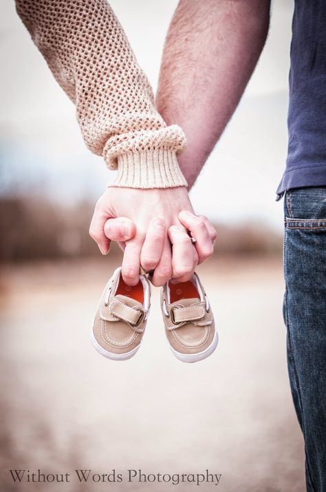 Baby Announcement Shoes, Words Photography, Lighting Hacks, Fall Maternity Photos, Maternity Photography Poses Outdoors, Baby Announcement Photoshoot, Maternity Photography Poses Couple, Photography Agency, Maternity Photography Outdoors