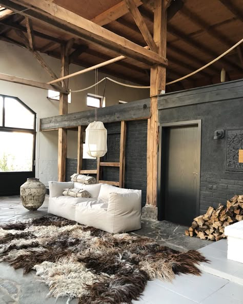 Loft Carpet, Eco Style Interior, Nordic Farmhouse, Wabi Sabi Living Room, Rustic Carpet, Wabi Sabi Living, Wabi Sabi Interior, Apartment Living, Stables