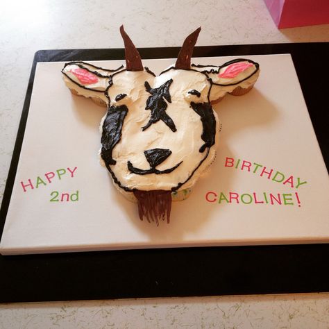 Goat cupcake cake Goat Cupcakes, Goat Cake Ideas, Mini Pie Bar, Goat Cake, Goat Party, Goat Birthday, Horned Animals, Mini Pie, Pull Apart Cupcakes