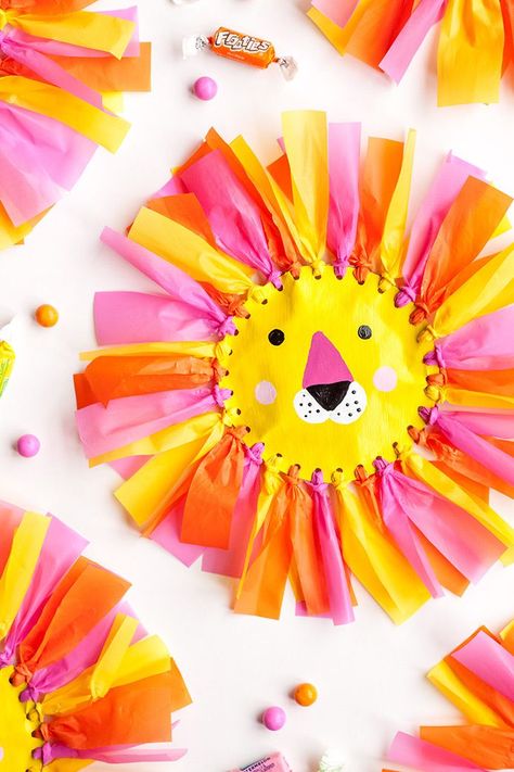 Lion Favor Pouch Cupcakes For Kids, Lion Lamb, Lion Craft, 귀여운 음식 그림, Handmade Favors, Handmade Charlotte, Lion Art, A Lion, Kirigami