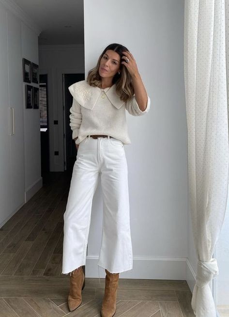 Cream Jeans Outfit Winter, Ivory Jeans Outfit, White Pants Outfit Winter, White Pants Winter, Outfit Botas, Flare Jeans Outfit, Winter Pants Outfit, Jeans Outfit Winter, White Jeans Outfit