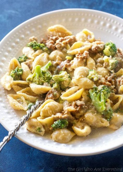 One-Pot Sausage Broccoli Pasta | The Girl Who Ate Everything | Bloglovin’ Sausage Broccoli Pasta, Pasta And Broccoli, One Pot Sausage, Sausage Broccoli, The Girl Who Ate Everything, Italian Sausage Recipes, Broccoli Pasta, Pasta Dinners, Easy Weeknight