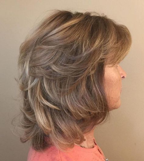 Mid-Length Layered Tousled Hairstyle Feathered Hairstyles For Fine Hair, Feathered Bangs Medium Hair, Feather Cut For Medium Hair, Hair For Over 50, Medium Layered Haircuts, Medium Layered Hair, Layered Hairstyles, Modern Haircuts, Hairstyles For Medium Length Hair