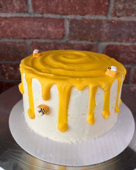 🐝 Isobel’s 1st Bee-day 🐝 Had so much fun making this smash cake for sweet Isobel. Two 6 inch funfetti cakes with lemon buttercream filling and icing. Topped with a yellow white chocolate drip and candy bees. * * * * * * * * * #homebaker #cakedecorating #cake #cakedesign #cakeart #beecake #smashcake #dripcake #lemonbuttercream #funfetticake #birthdaycake Bee Day Cake, Funfetti Cakes, White Chocolate Drip, Cakes With Lemon, Bee Cakes, Lemon Buttercream, Bee Day, Buttercream Filling, Funfetti Cake