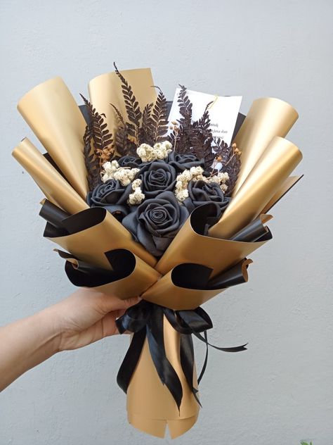 Black Ribbon Rose Bouquet, Black Ribbon Bouquet, Satin Rose Bouquet, Satin Bouquet, Graduation Flower Bouquet, Satin Flowers Diy, Happy Birthday Bouquet, Ribbon Flowers Bouquet, Black Bouquet