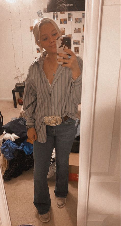 Western Striped Pants Outfit, Western Pants Wrangler, Wrangler Western Pants, Western-style Fitted Pants For Fall, Western Rodeo Outfits, Cowgirl Jeans Aesthetic, Best Dressed Award, Cute Girl Outfits, Rodeo Outfits