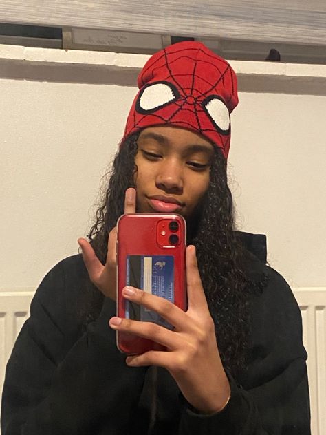 Binie Hat Style, Spider Beanie Outfit, Spider Man Beanie Aesthetic, Spiderman Beanie, Spider Web Beanie Outfit, Spider Beanie, White Beanie Outfit, Beanie Baddie, Masculine Girls