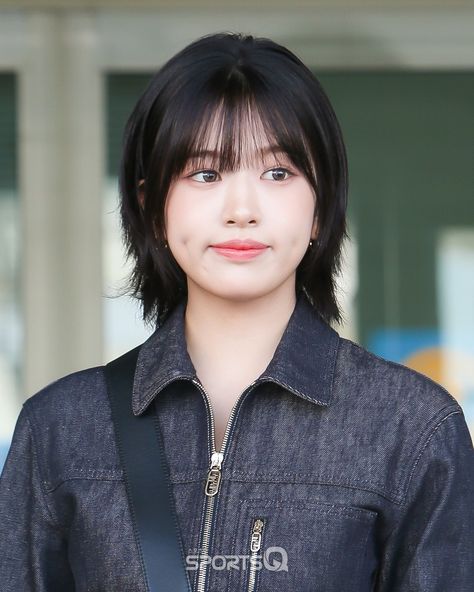 Asian Tomboy Haircut, Haircut References, Makeup Asia, Tomboy Haircut, Short Hair Back, Korean Makeup Look, Girls Short Haircuts, Airport Photos, Hair Inspiration Short