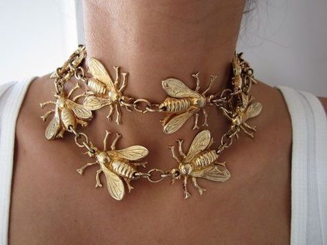 . Weird Ideas, Collar Hippie, Beautiful Jewelry Necklaces, Haute Couture Runway, Vintage Haute Couture, Bijoux Art Nouveau, Trendy Jewerly, Gold Spray Paint, Gold Spray