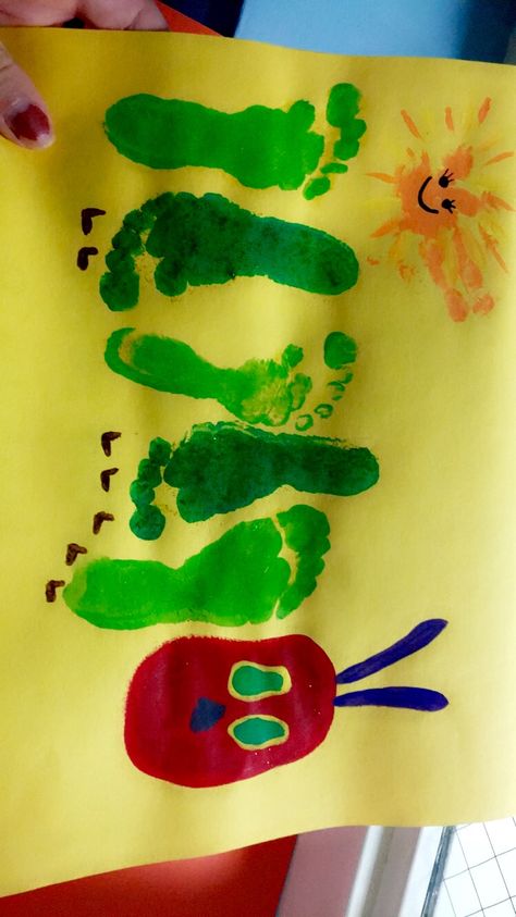 Hungry caterpillar footprint craft Caterpillar Craft Preschool, Hungry Caterpillar Craft, Caterpillar Party, Craft Preschool, Caterpillar Craft, Keepsake Ideas, Toddler Montessori, Footprint Craft, Hungry Caterpillar Party