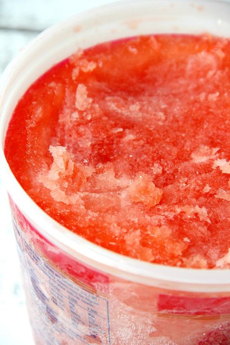 Pink Flamingo Vodka Slush - A refreshing and flavorful slushy drink perfect for parties and BBQs! Slushy Alcohol Drinks Bucket, Freezer Alcoholic Drinks, Sneaky Pete Slush Recipe, Vodka Slush Recipe Frozen, Slushy Alcohol Drinks Vodka Slush Recipes, Tequila Slushies, Adult Slushies Frozen Drinks, Alcohol Slush Recipes, Pink Lemonade Vodka Slush