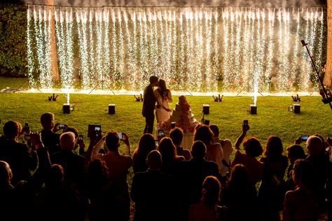 Sparkler Fountain Wedding, Cold Fireworks Wedding, Cold Sparklers, Villa Aurelia, Fountain Wedding, Wedding In Rome, Married Af, Italy Destination Wedding, Wedding Fireworks