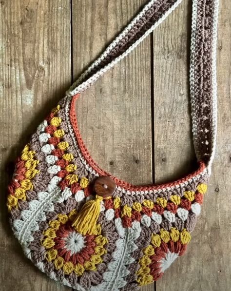 Sunburst Granny Square Bag Crochet Waist Bag, Crochet Bum Bag, Crochet Fanny Pack, Crochet Festival, Free Crochet Bag, Granny Square Bag, Crochet Tools, Crochet Style, Crochet Sunflower