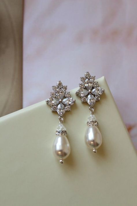 Bridal Pearl Drop Earrings, Earring Photo, Brides Earrings, Pearl Drop Earrings Wedding, Drop Earrings Wedding, Pearl Drop Earrings Bridal, Jewelry Prom, Bridesmaid Pearl Earrings, Cyprus Wedding